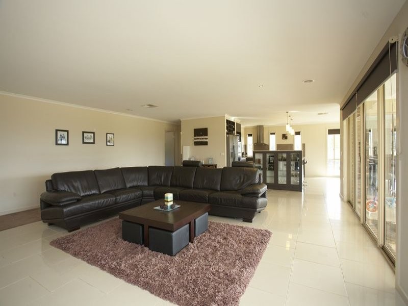 110 Third Avenue, Eden Park VIC 3757