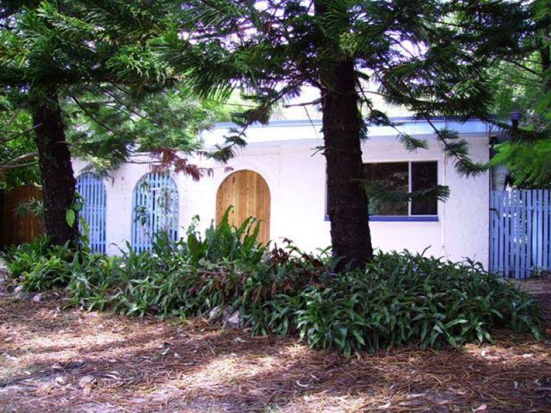 7 Toompany Street, Amity Point QLD 4183