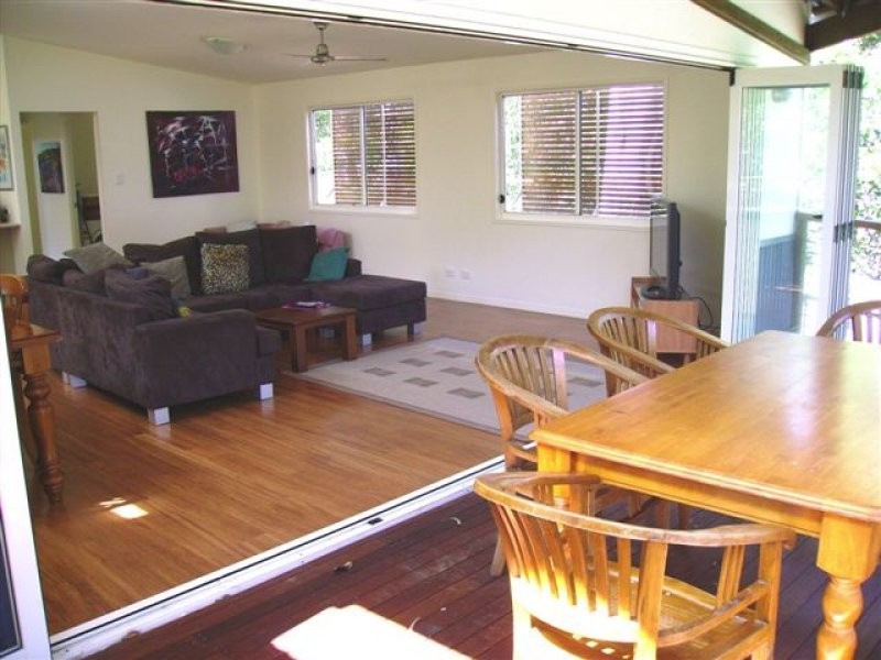 21 Ballow Street, Amity Point QLD 4183