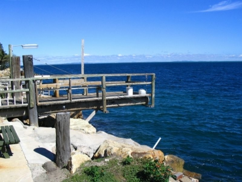 33 Ballow Street, Amity Point QLD 4183