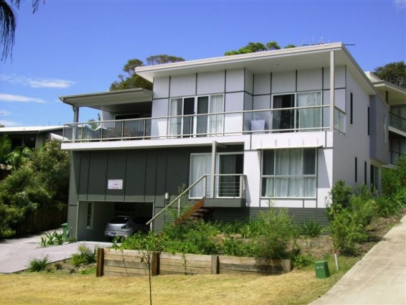 16 Cumming Parade, Point Lookout QLD 4183