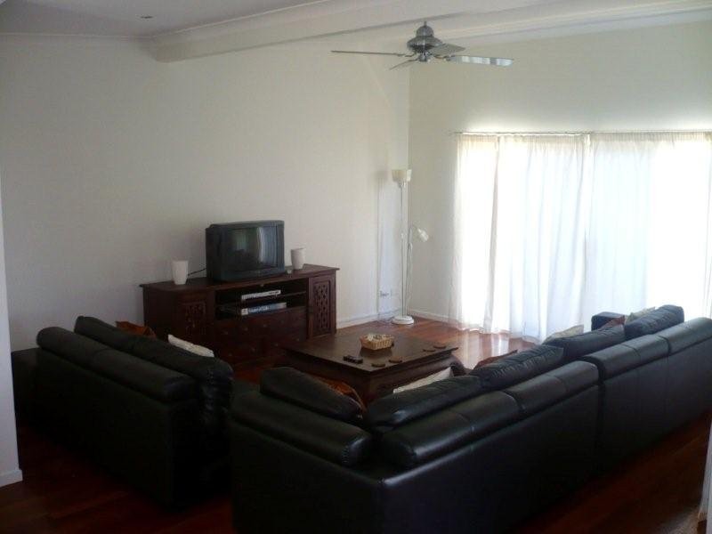 16 Cumming Parade, Point Lookout QLD 4183
