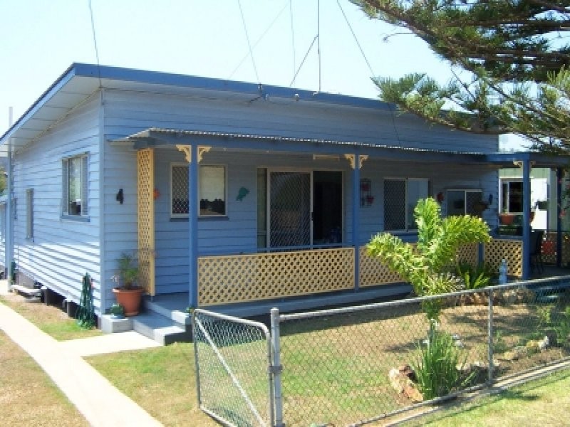 4 Oxley Parade, Dunwich QLD 4183