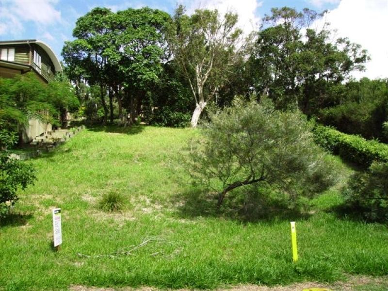 25 George Nothling Drive, Point Lookout QLD 4183