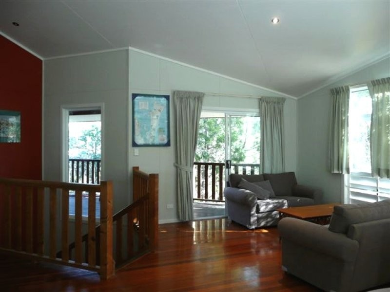 1 Bimba Street, Point Lookout QLD 4183