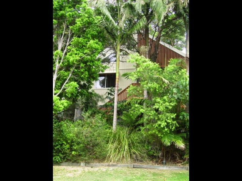 6 Bigoon Road, Point Lookout QLD 4183