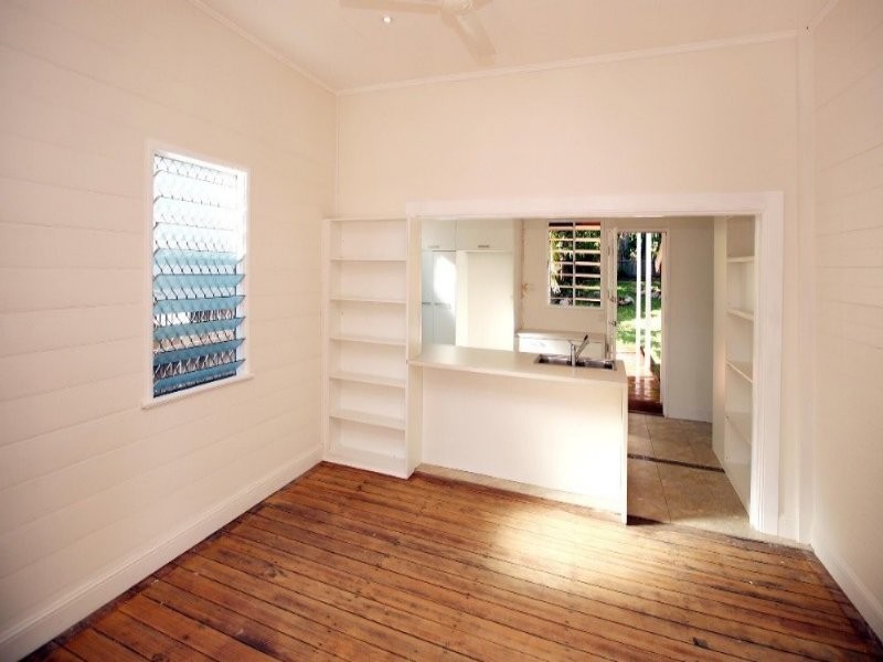 11 Mary Street, West End QLD 4810