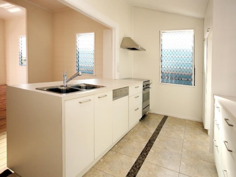 11 Mary Street, West End QLD 4810