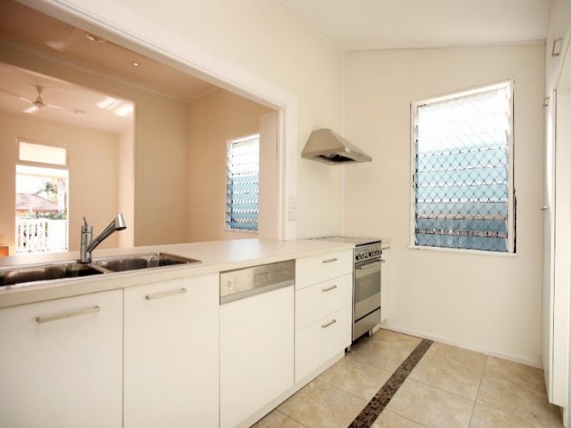 11 Mary Street, West End QLD 4810