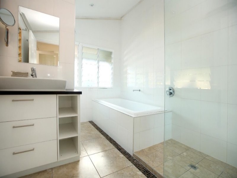11 Mary Street, West End QLD 4810