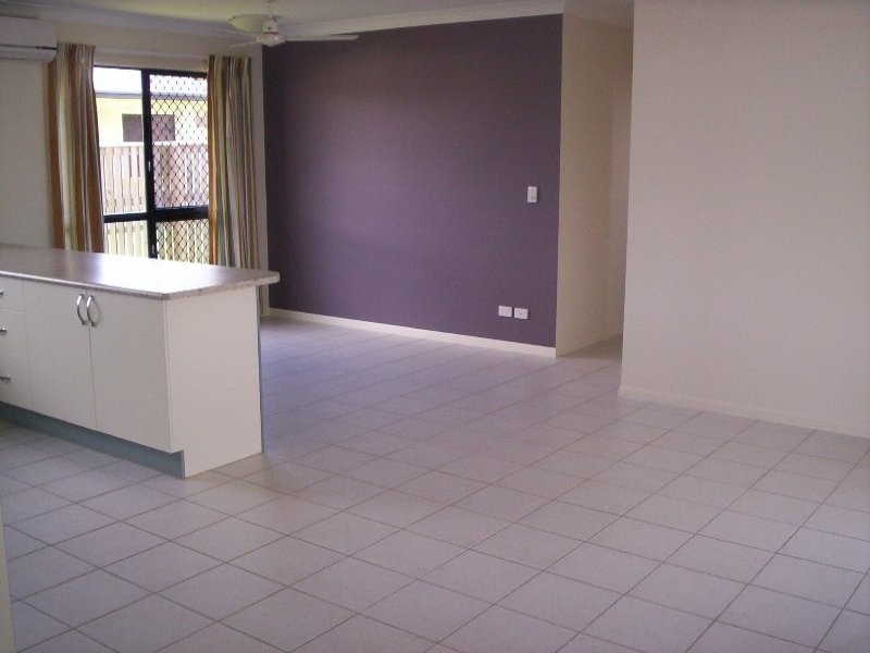 Bushland Beach QLD 4818