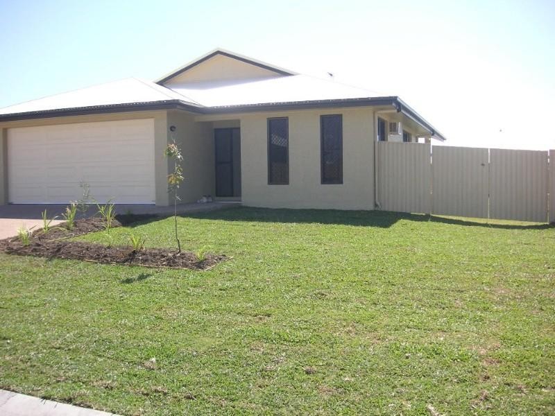 Bushland Beach QLD 4818