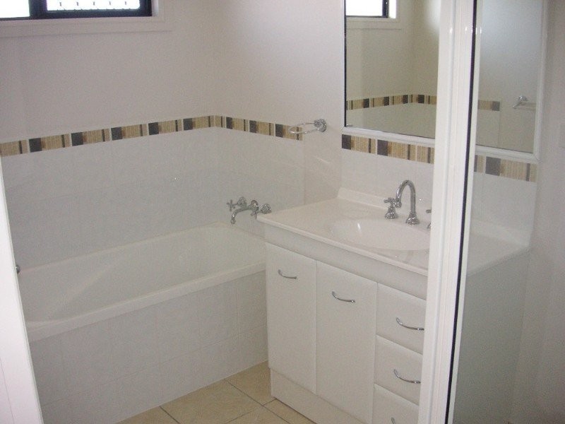 Bushland Beach QLD 4818