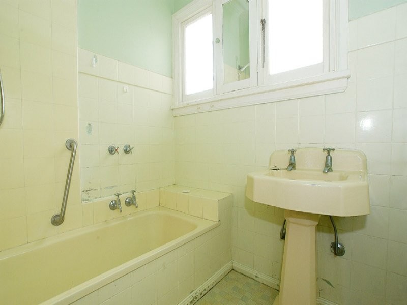 39 Manton Road, Clayton VIC 3168