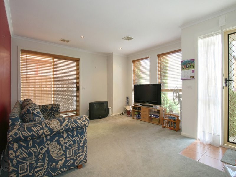 9 Elmtree Terrace, Chadstone VIC 3148