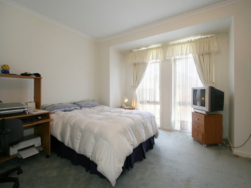 9 Elmtree Terrace, Chadstone VIC 3148