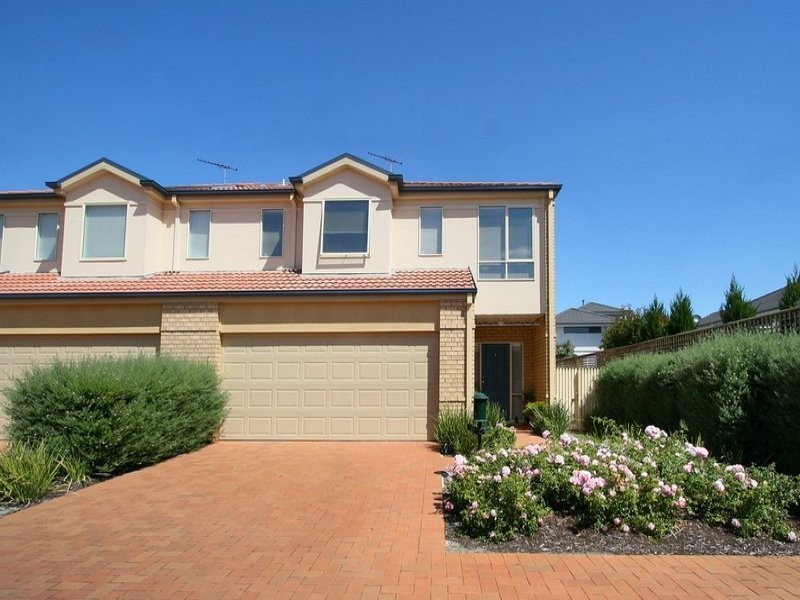 8 Travers Walk, Heatherton VIC 3202