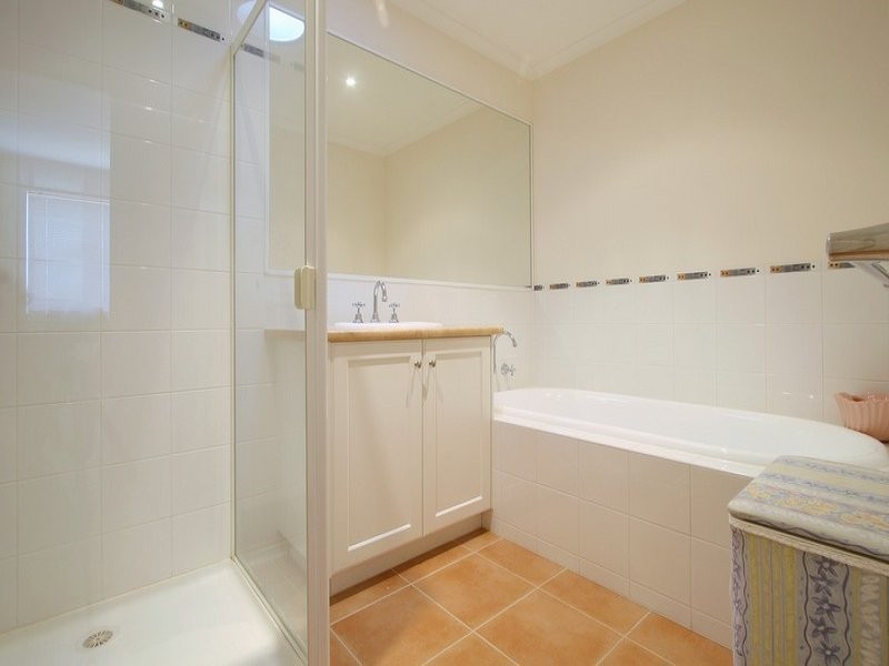 8 Travers Walk, Heatherton VIC 3202