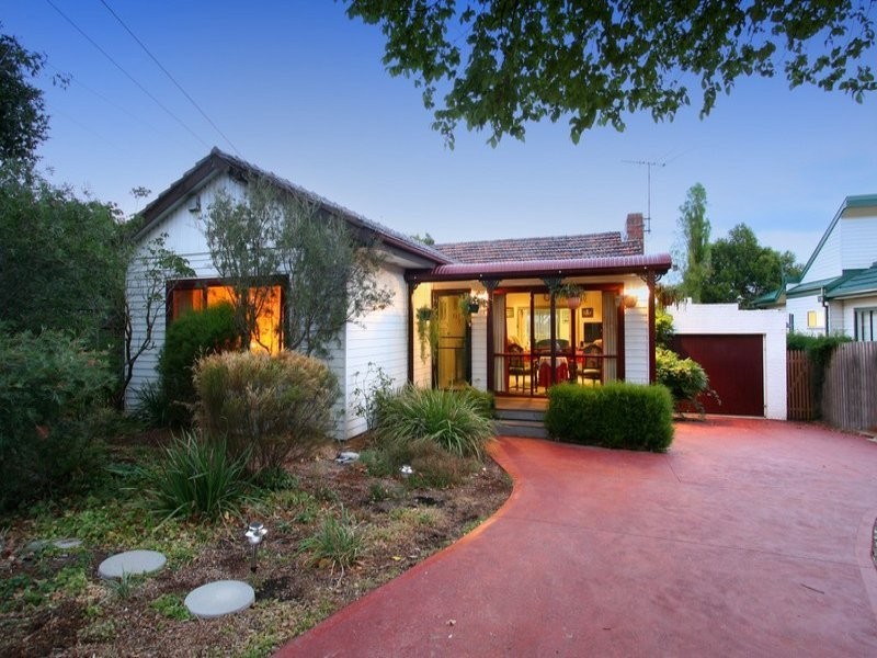 10 Hillcrest Avenue, Chadstone VIC 3148