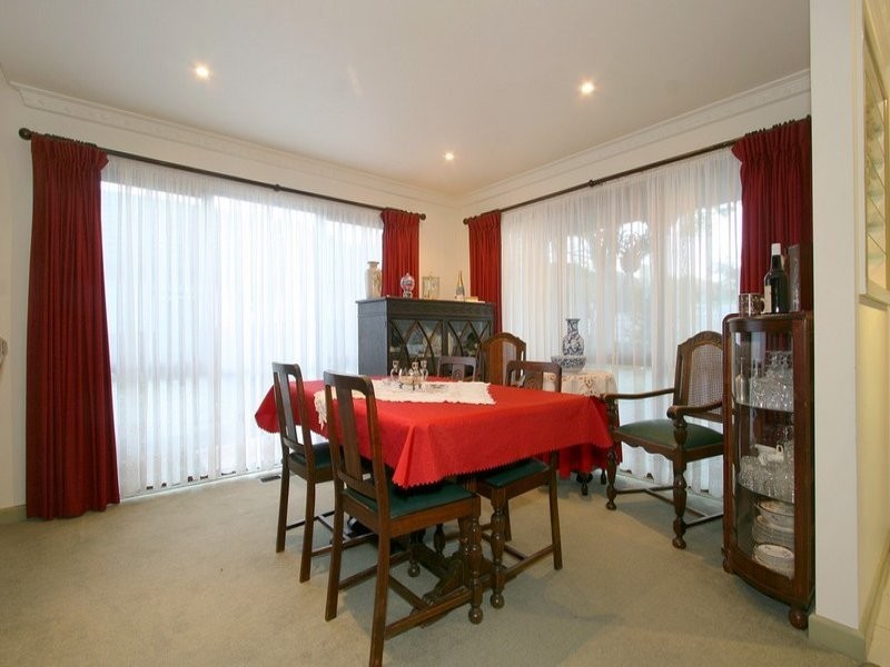 10 Hillcrest Avenue, Chadstone VIC 3148