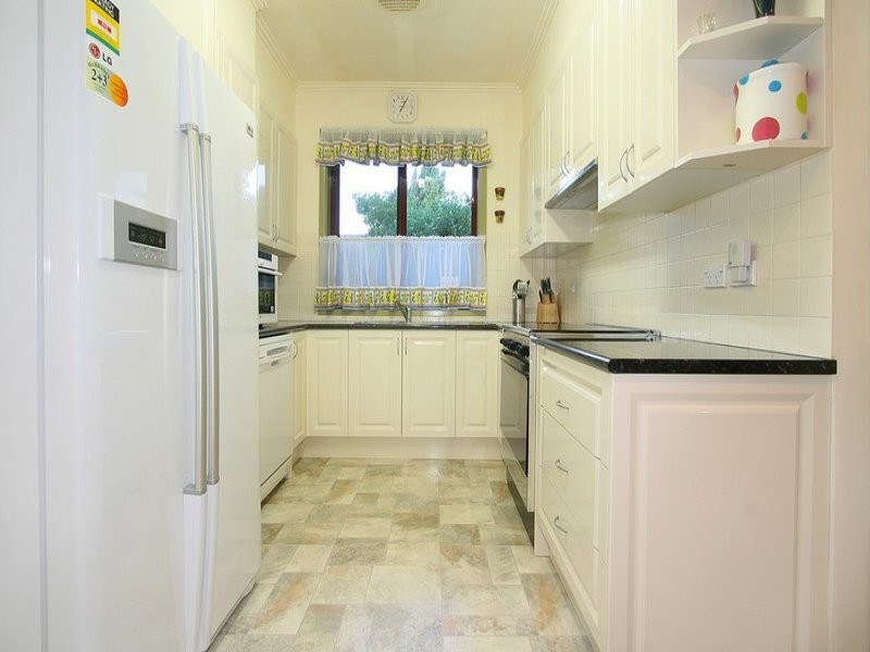 10 Hillcrest Avenue, Chadstone VIC 3148