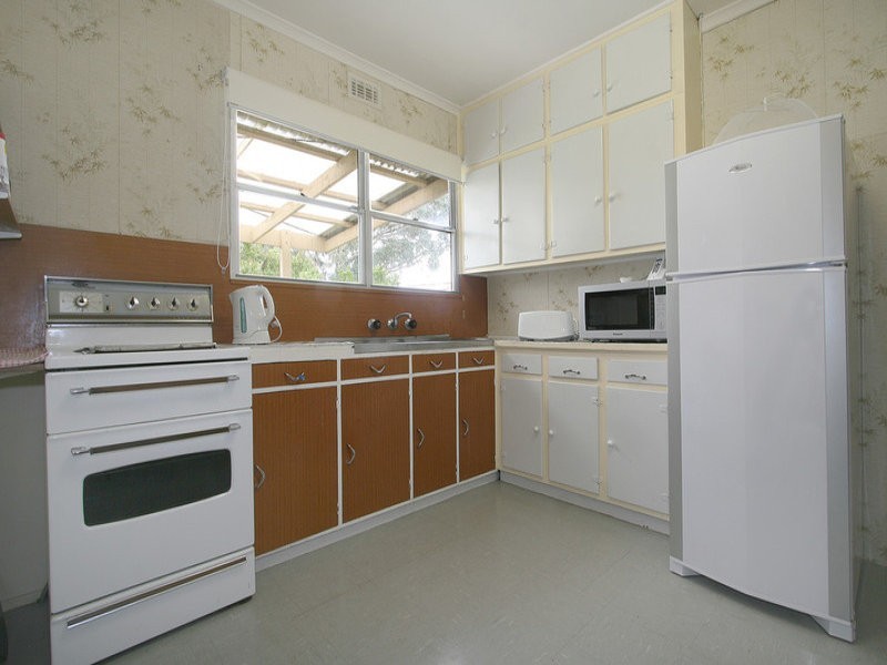 8 Weabra Court, Chadstone VIC 3148