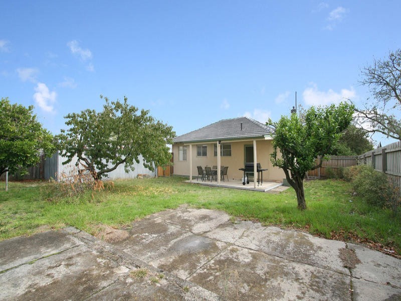 8 Weabra Court, Chadstone VIC 3148