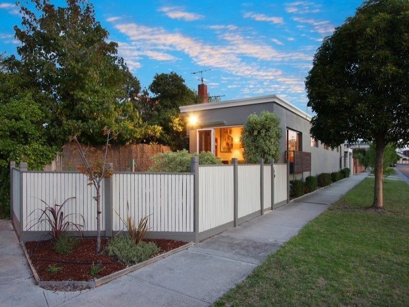 72A Carlisle Crescent, Hughesdale VIC 3166