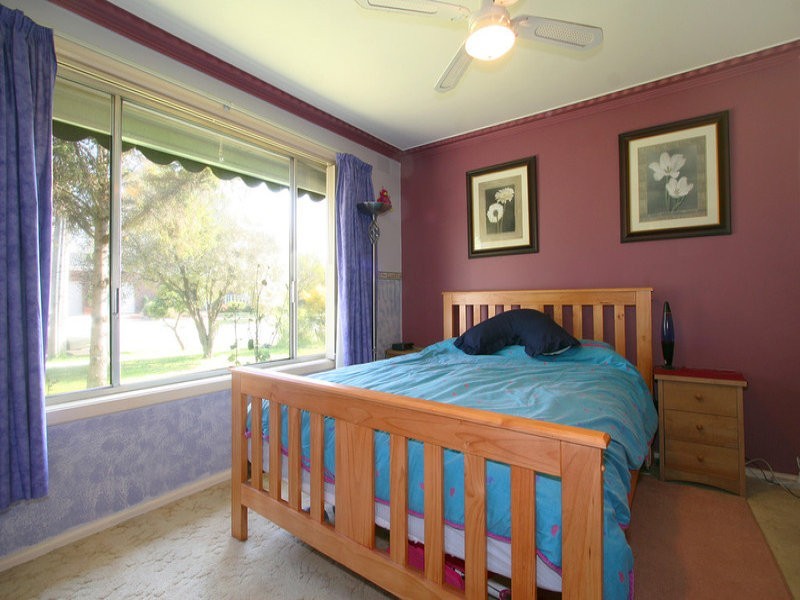 25 Witchwood Crescent, Burwood East VIC 3151