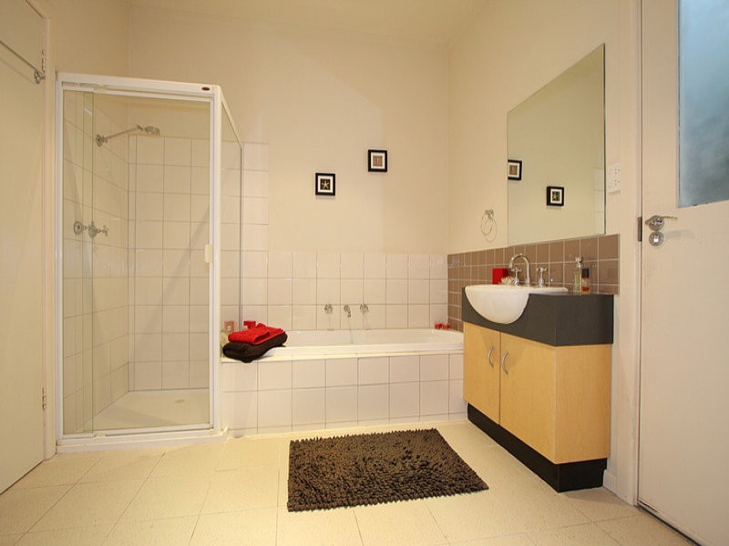72a Carlisle Crescent, Hughesdale VIC 3166