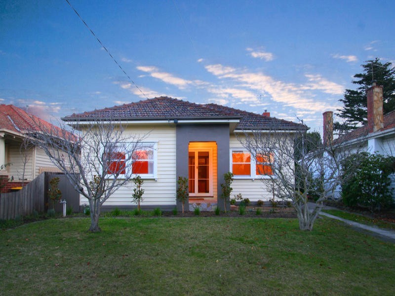 18 Callander Street, Hughesdale VIC 3166