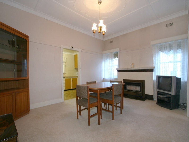 18 Callander Street, Hughesdale VIC 3166