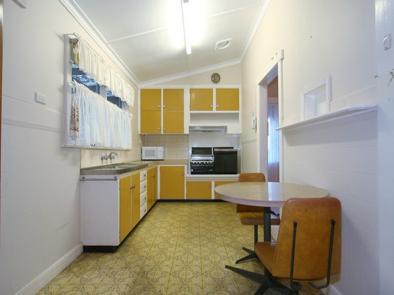 18 Callander Street, Hughesdale VIC 3166