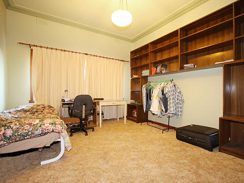 63 Carlisle Crescent, Hughesdale VIC 3166