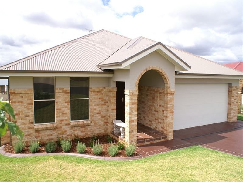 4 Avonlea  Place, Orange NSW 2800