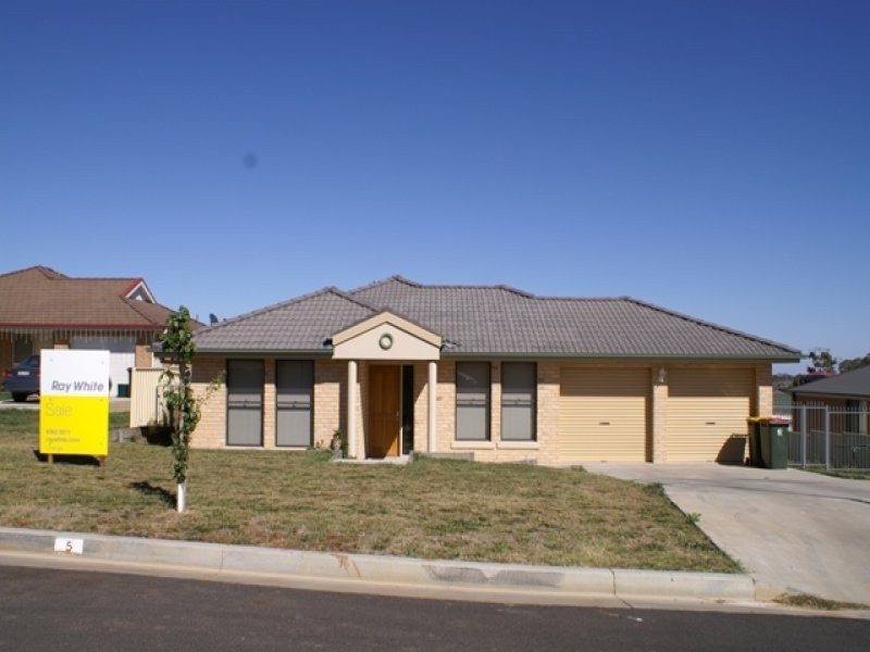 5 Maroney Close, Orange NSW 2800