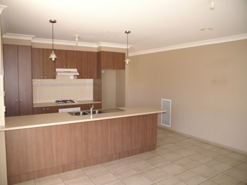 5 Maroney Close, Orange NSW 2800