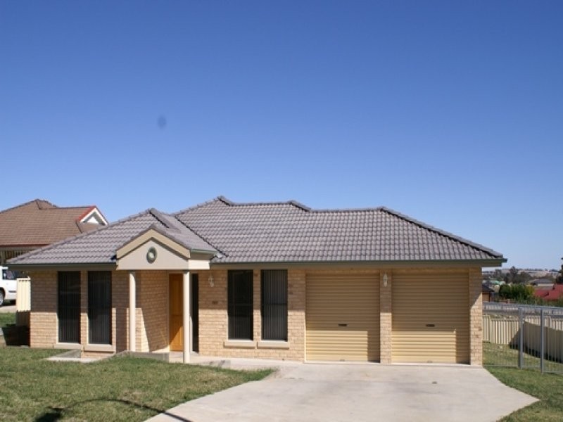 5 Maroney Close, Orange NSW 2800