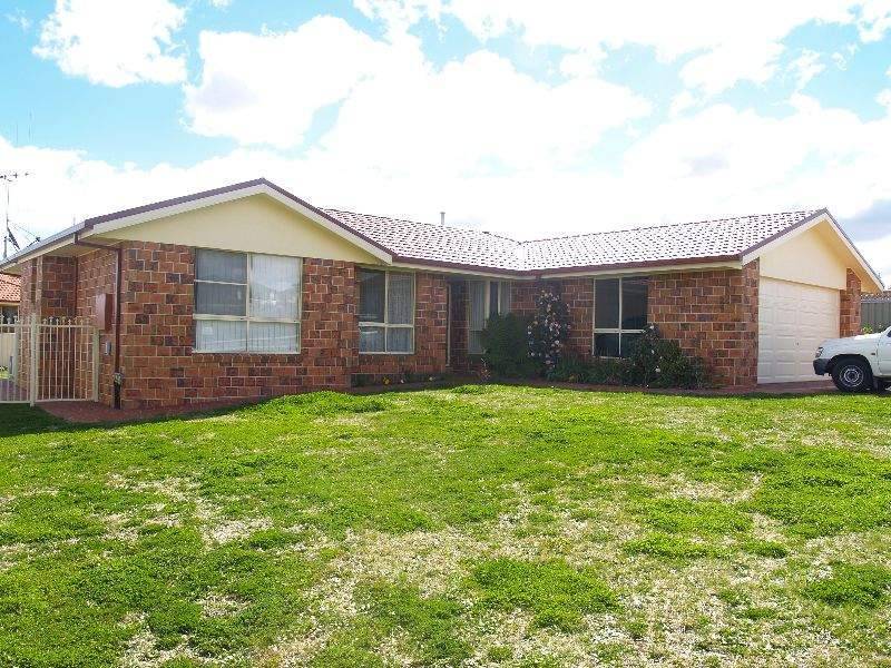 11 Wisteria Place, Orange NSW 2800