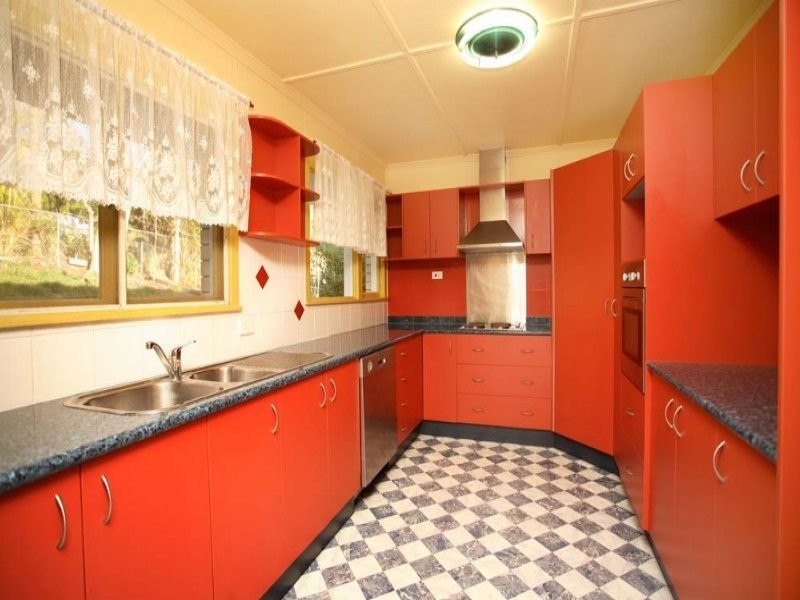 7 Dumbarton Drive, Kenmore QLD 4069