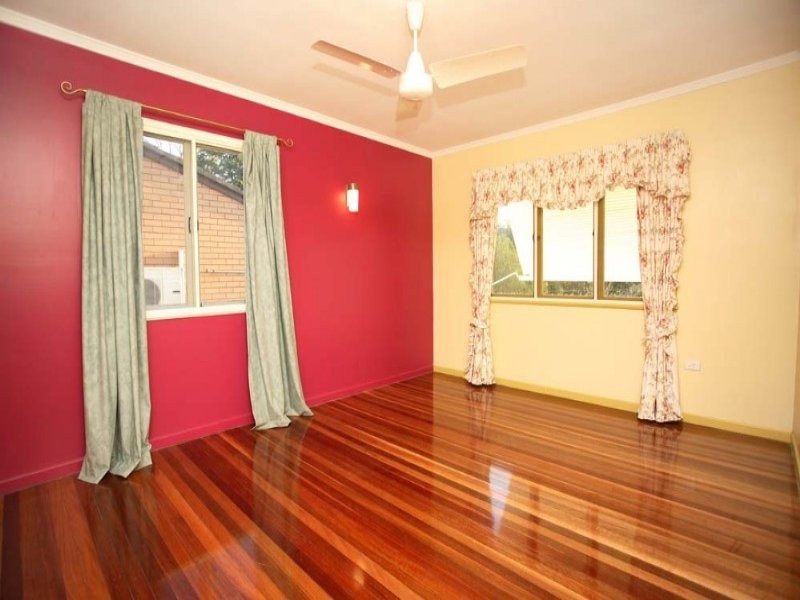 7 Dumbarton Drive, Kenmore QLD 4069