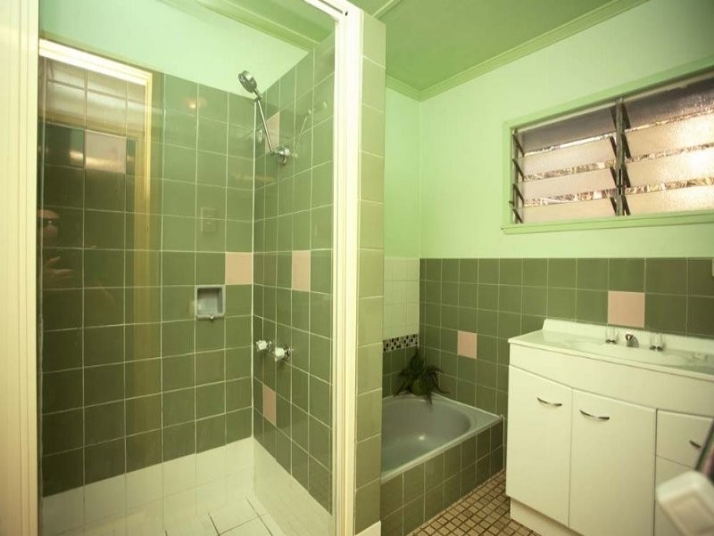 7 Dumbarton Drive, Kenmore QLD 4069