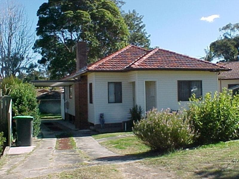 28 Harcourt Ave, East Hills NSW 2213