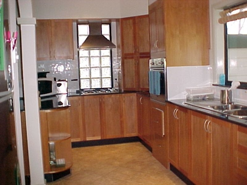 28 Harcourt Ave, East Hills NSW 2213