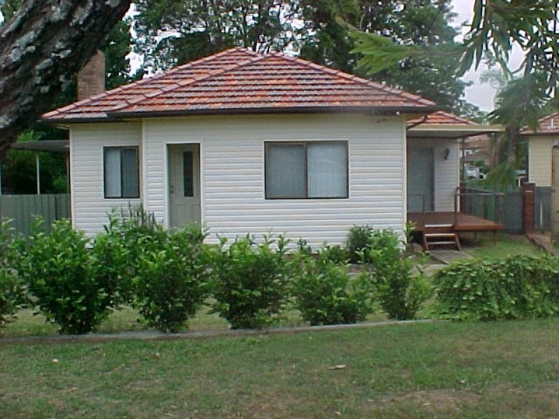 28 Harcourt Ave, East Hills NSW 2213