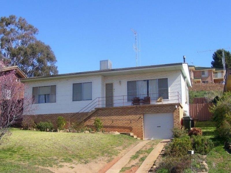 8 Panorama Cres, Parkes NSW 2870