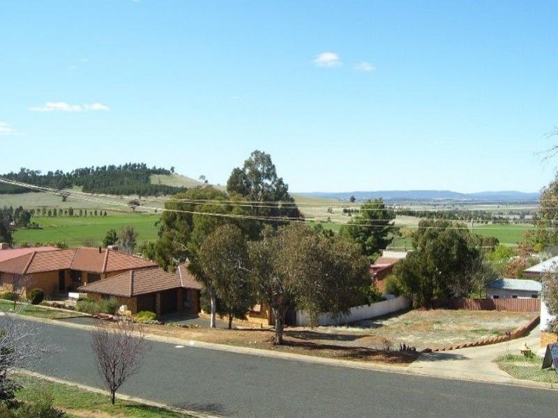 8 Panorama Cres, Parkes NSW 2870