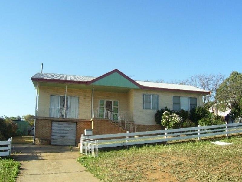 12 Wentworth Street, Parkes NSW 2870