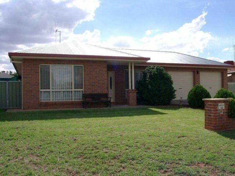 10 Cobden Place, Parkes NSW 2870