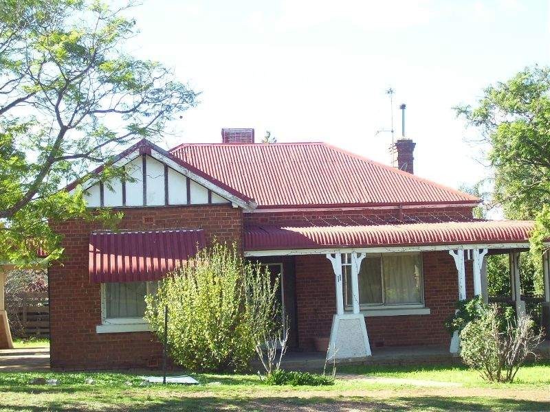 11 Ward Street, Parkes NSW 2870